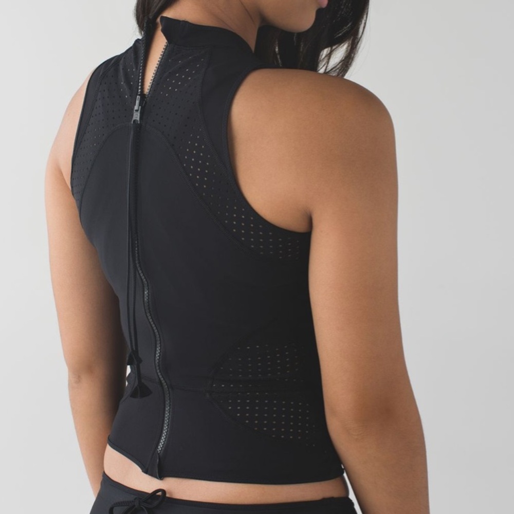Lululemon Water: Salty Swim Sleeveless Rashie Top Texture Twist White Black